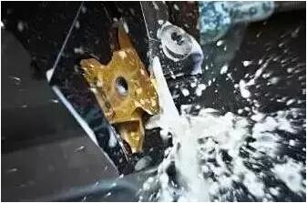 防止切削液發(fā)臭，還鋁合金壓鑄車間一個(gè)良好的環(huán)境